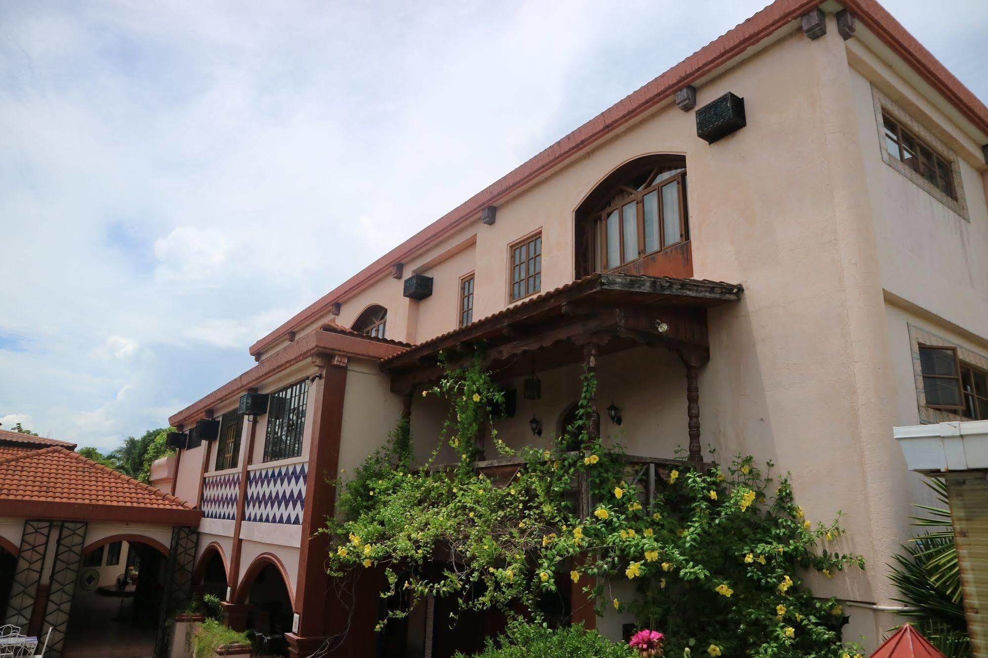 Casa La Granja Hotel Iloilo City Exterior photo